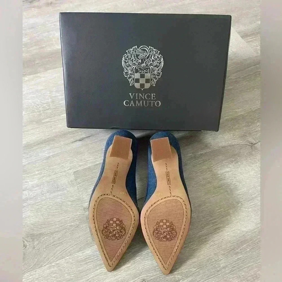 Vince Camuto - Brand New Women's Akental Pointed-Toe Flare-Heel Pumps. Must Have - Picture 6 of 8